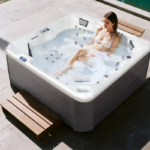 Luxury Acrylic Spa Tubs 75pcs Jets whirlpool Modern Hot Tub Jacuzzier